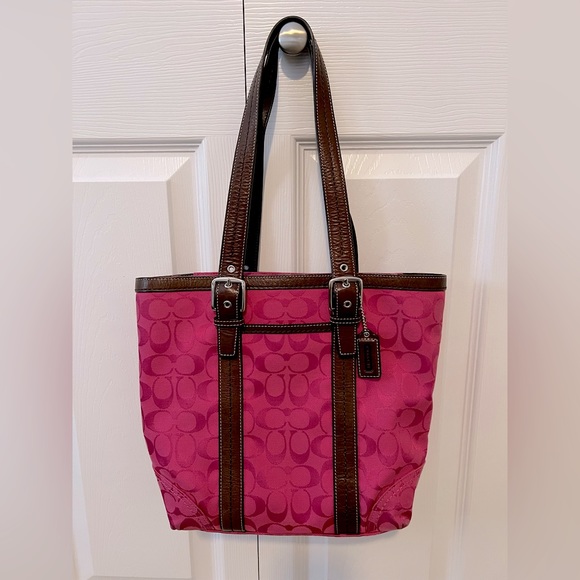 Coach Handbags - Vintage Coach Signature Hampton Bag💕